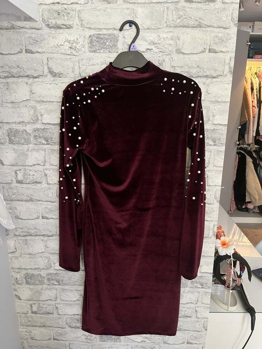 Piękna bordowa sukienka zdobiona perłami pasuje na S i Xs