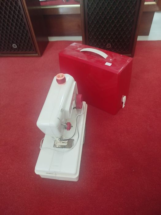 Máquina de custura de brincar antiga