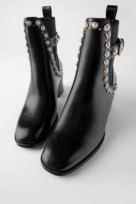 Botas com pérolas Zara 35 semi novas