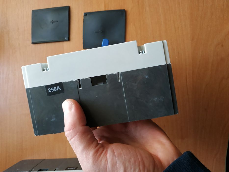 Автомат DC постоянного тока TOMZN  250A . Защита аккумулятора