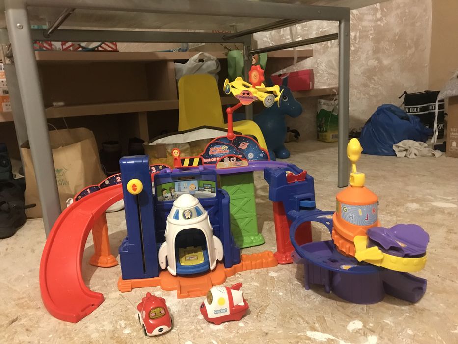 Vtech космічна станція, пожежна, поліцейська, СТО, машинки vtech