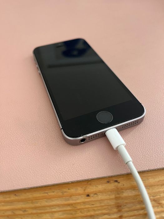 iPhone SE 1a gen 128GB