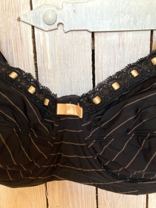 Biustonosz 85D - czarny, złote prążki, fiszbiny, podszewka