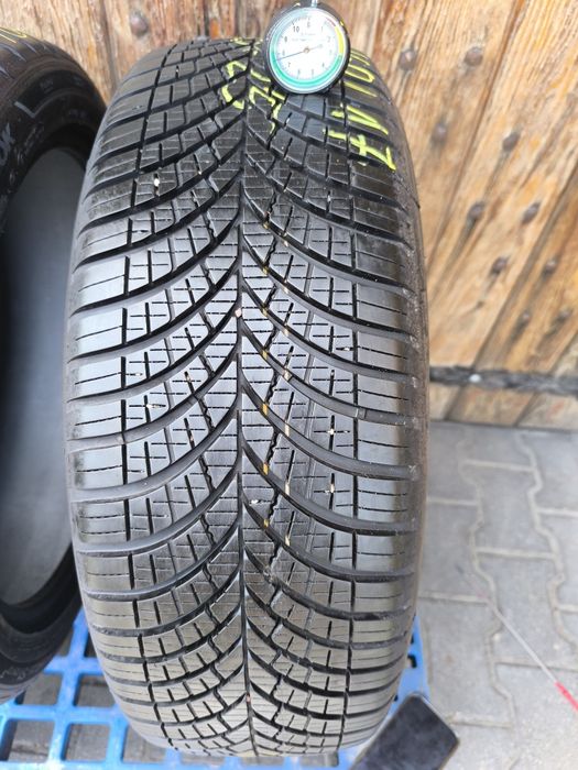 Opona Goodyear Vector 4 season 215/60/17 pojedynka