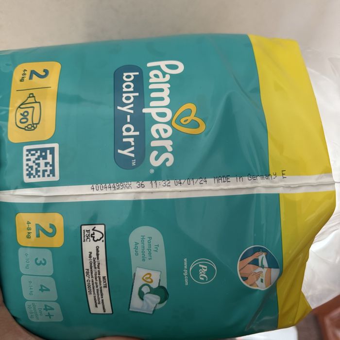 Памперси 2 нові.