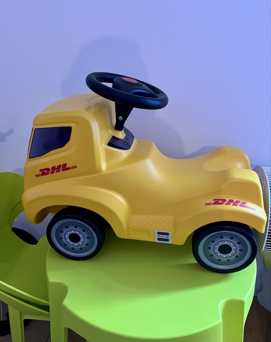 Camião DHL gigante para crianças, em  bom estado 18euros. Não faço envios.