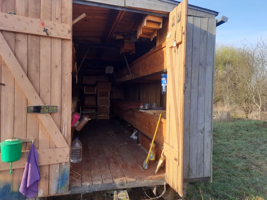 Мобільний Вагончик пасіка на базі прицепа зил на 48 стандартних сімей