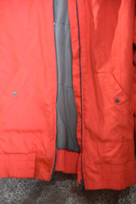 Długa kurtka na snowboard firmy Cropp