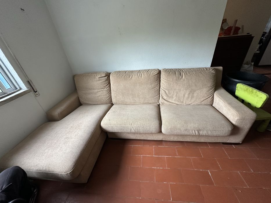 Sofá bege de bombazine