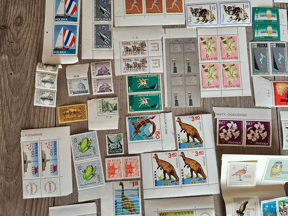 Duży zestaw znaczków PRL ok. 200 szt. – serie, bloki, lata 60–70