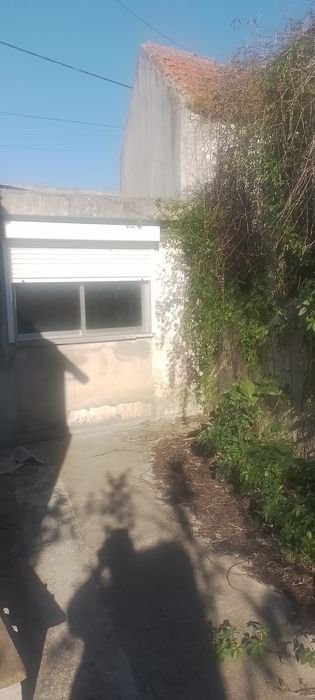 Moradia com terreno em Azoia Leiria