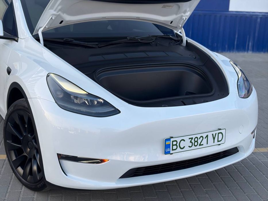 Tesla Model Y 2024 року