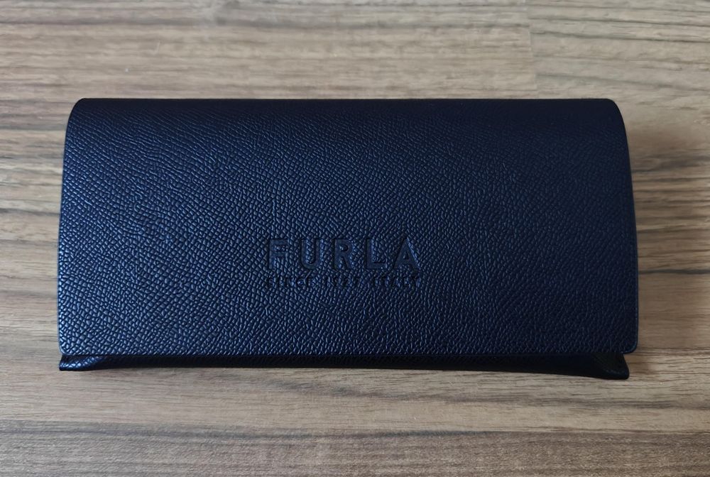 Nowe oryginalne etui na okulary Furla 
Furla w kolorze czarnym
Cena ostateczna