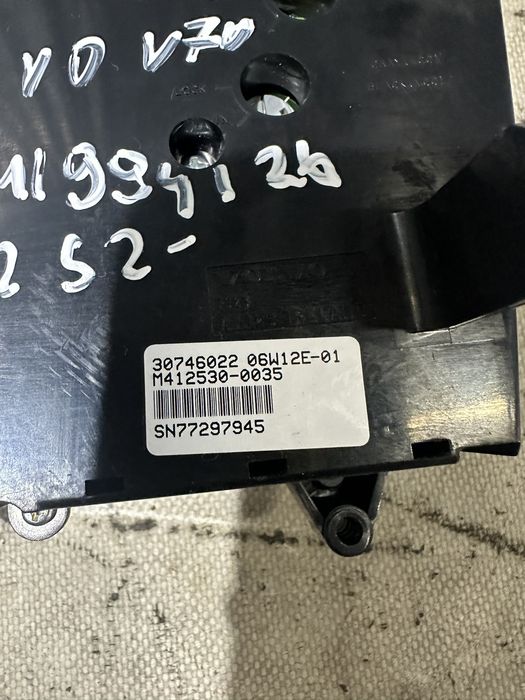 Panel Klimatyzacji Nawiewu Volvo V70 2.4D 30716022 06W12E-01
