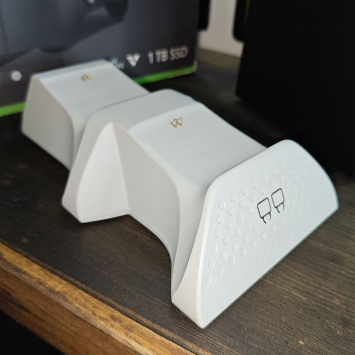 Xbox Series X 1TB – Como Nova + 2 Comandos (Edição Especial Nocturnal