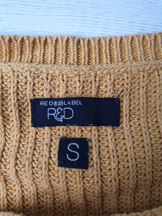 Musztardowy swter red label
