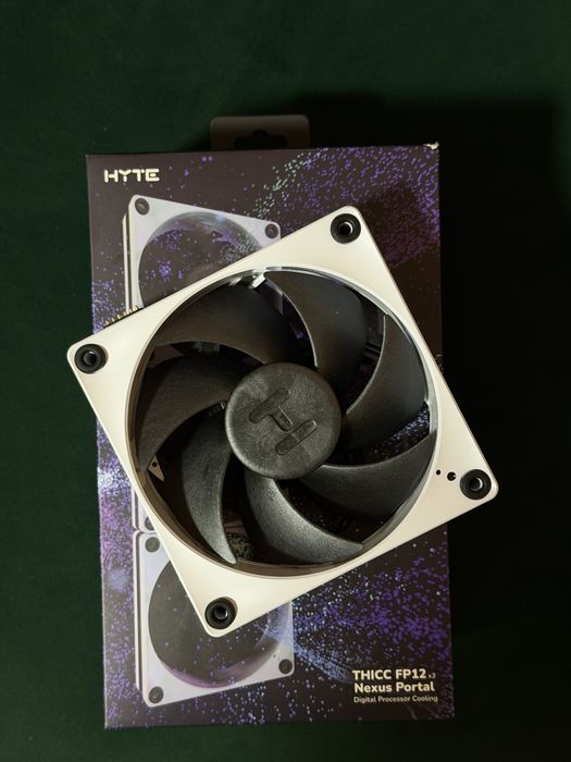 Вентилятори Hyte Thicc FP12x3 Nexus Portal