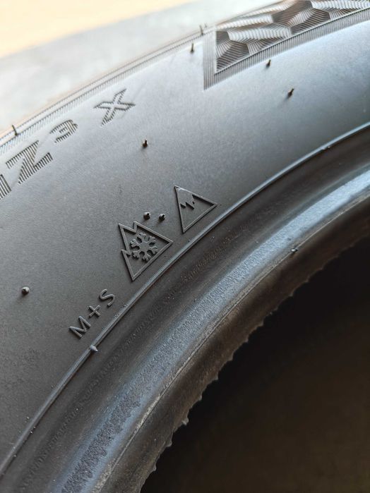 Hankook Winter ICept IZ³ X R18 235 55 104T зимові шини 4шт
