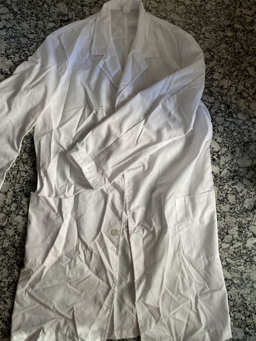 Bata laboratorio/medico- branca a estrear tamanho 52-M-L