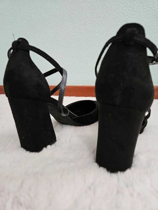Sapato de salto preto