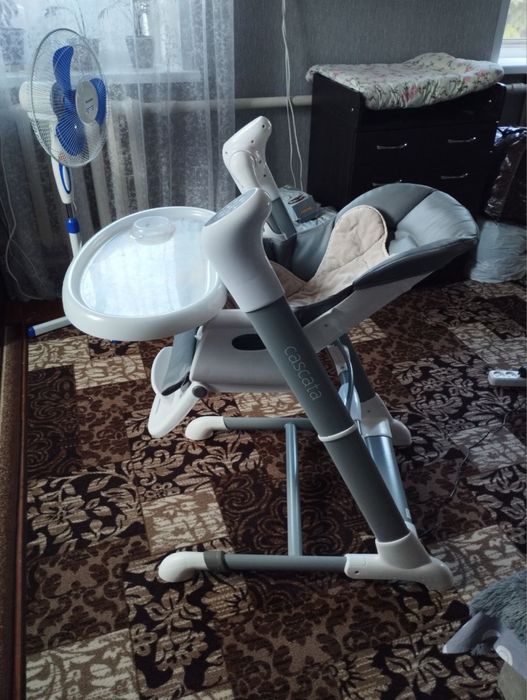 Дитячий заколисуючий центр, та стілець