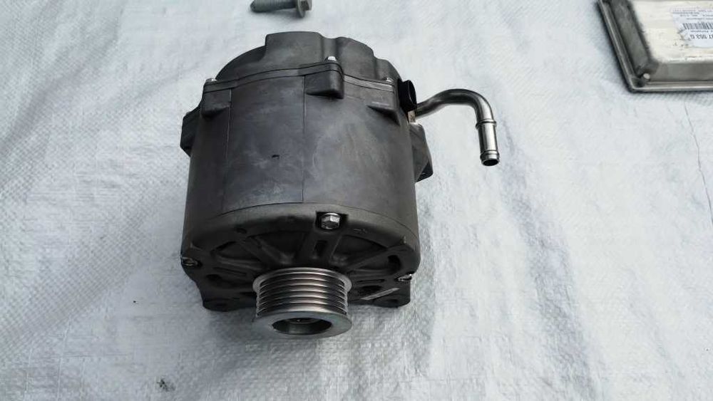 Генератор з водяним охолодженням Audi Q7 06E903015B 06E903015