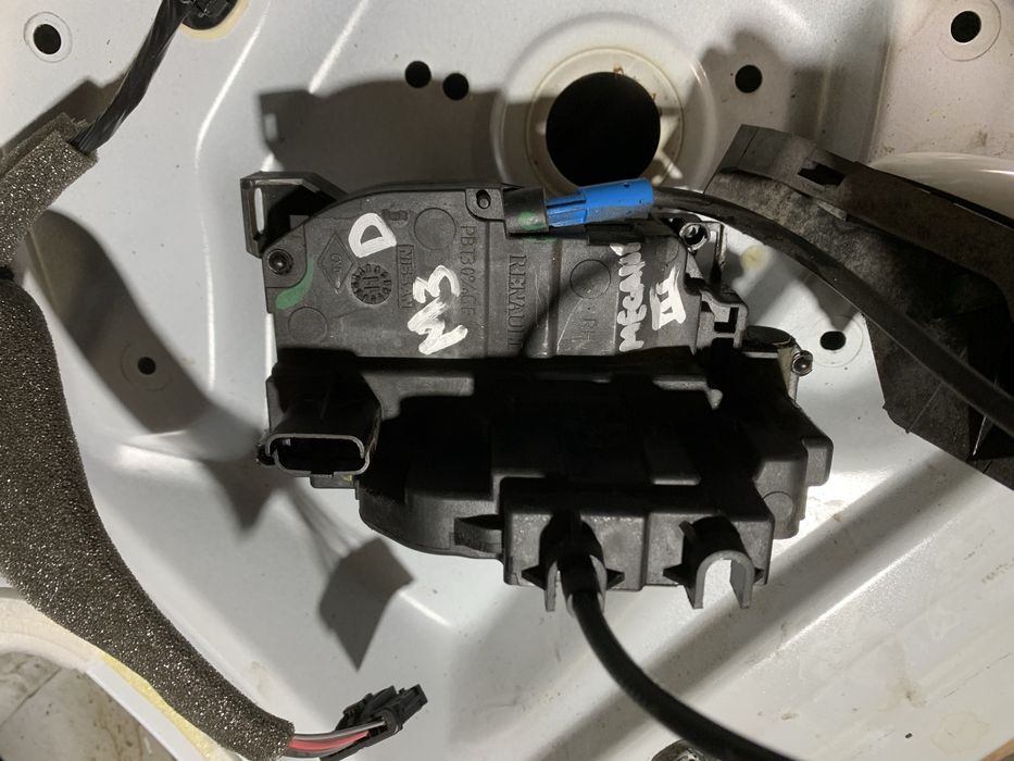 Fechadura fecho porta direita Renault Megane III COUPE