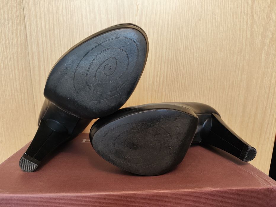 Buty na wysokim obcasie Ryłko Estima skórzane 36