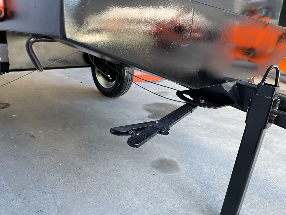 Atrelado trator com bascula munual