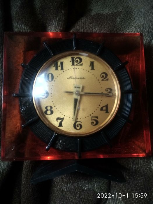 Годинник Молния червоний