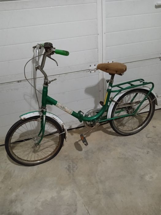 Bicicleta antiga verde