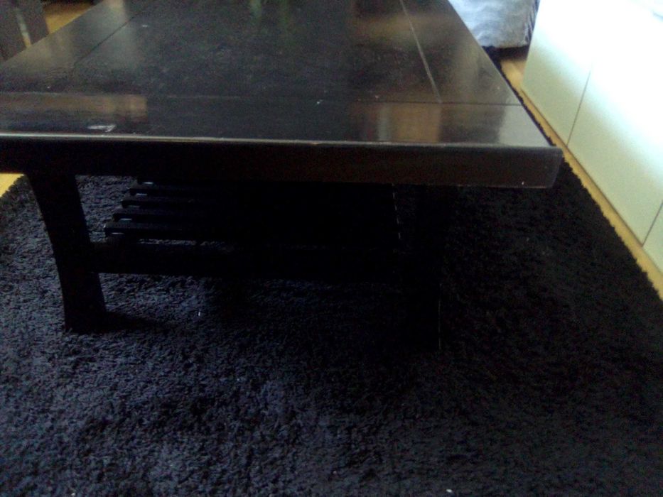 mesa de centro em madeira exótica