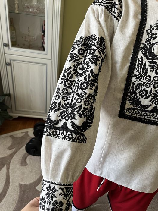 Продам вишиванку. Продам вишиту сорочку. Жіночу.