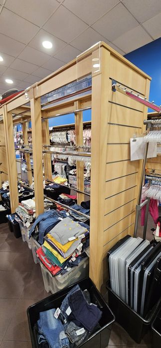 Expositor de roupa para loja