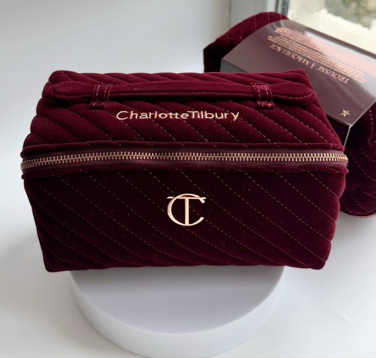 Косметичка Charlotte Tilbury Makeup Bag of Dreams