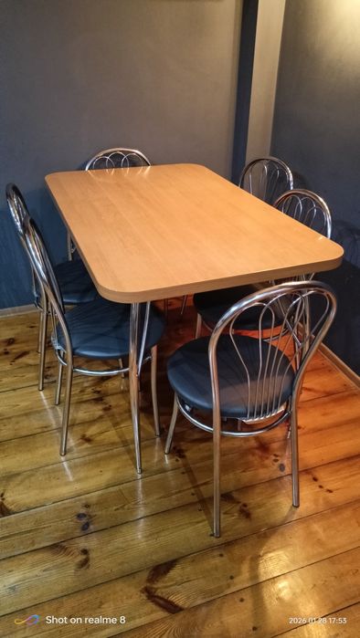 Stół kuchenny z 6 krzesłami
