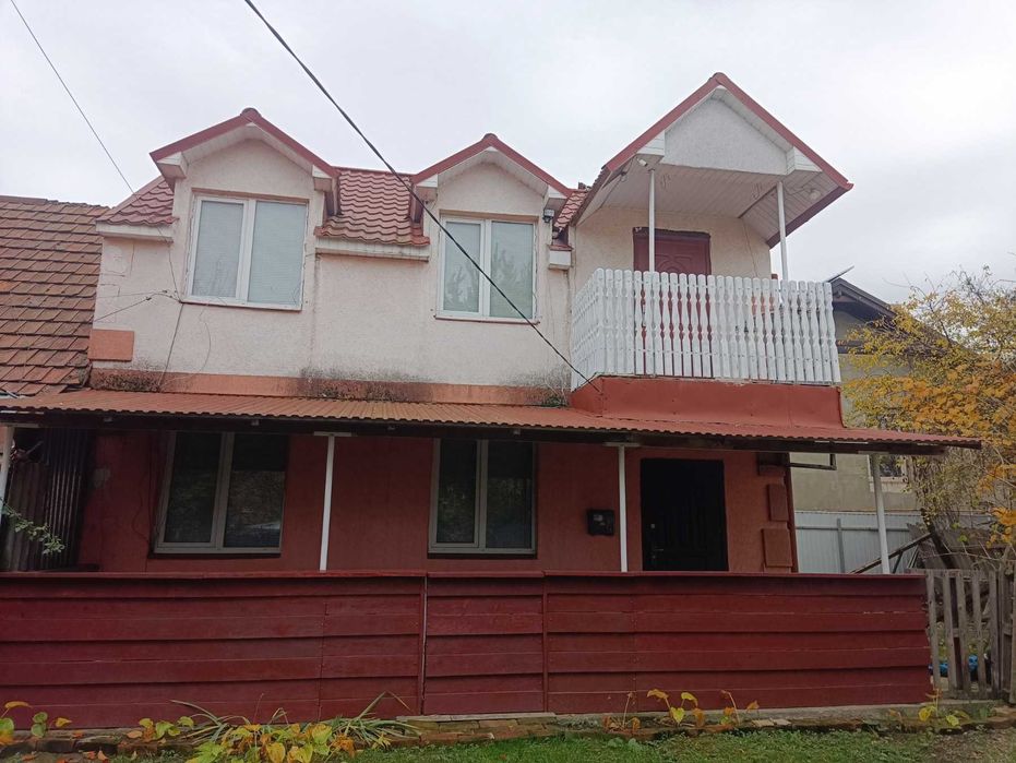 ПРОДАЖ 2-х кімнатного будинку у центральній часчтині Берегова,мансарда