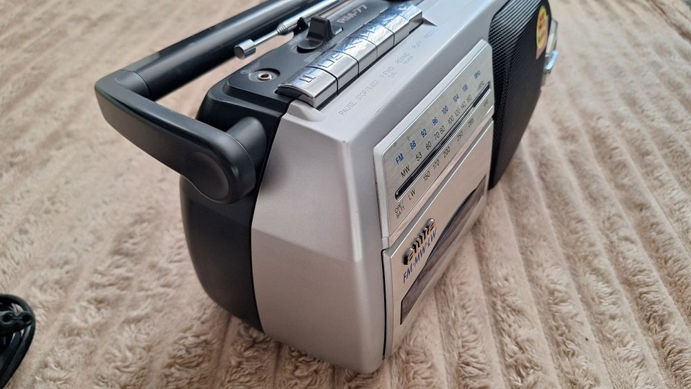 AIWA RM-77 Radiomagnetofon . Ładny stan wizualny.