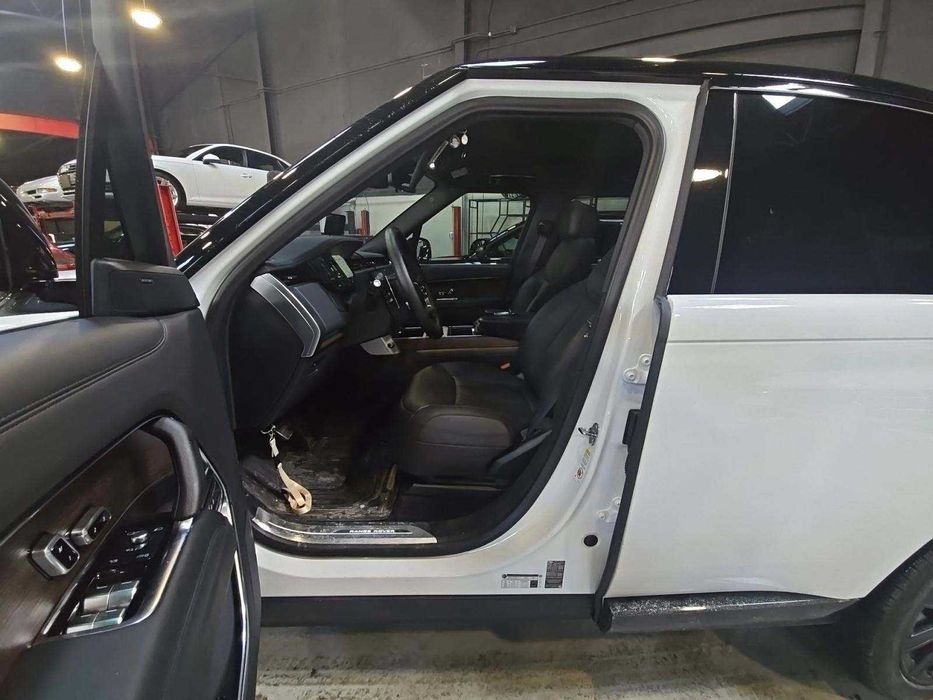 2025 Land Rover Range Rover Plug-In Hybrid SE
