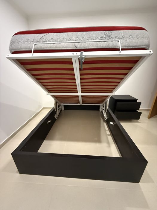 Cama + Mesa de cabeceira