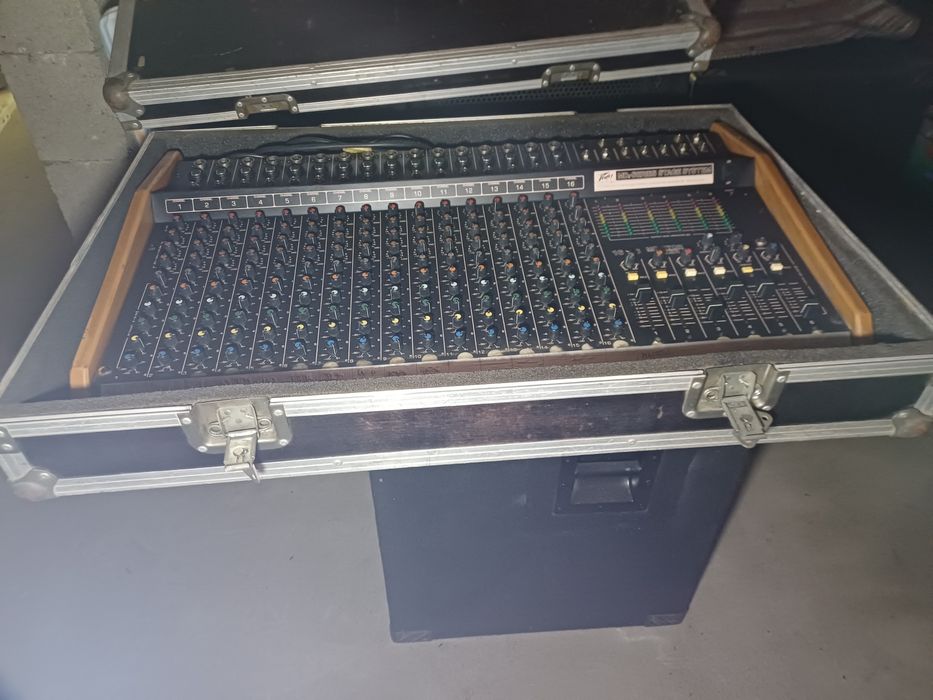 Vendo mesa de son marca Peavey