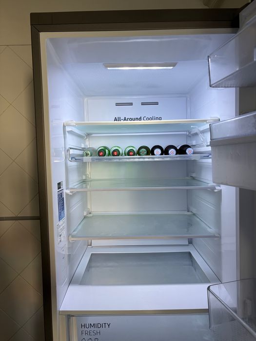 Frigorífico Combinado Samsung No Frost com Dispensador de Água