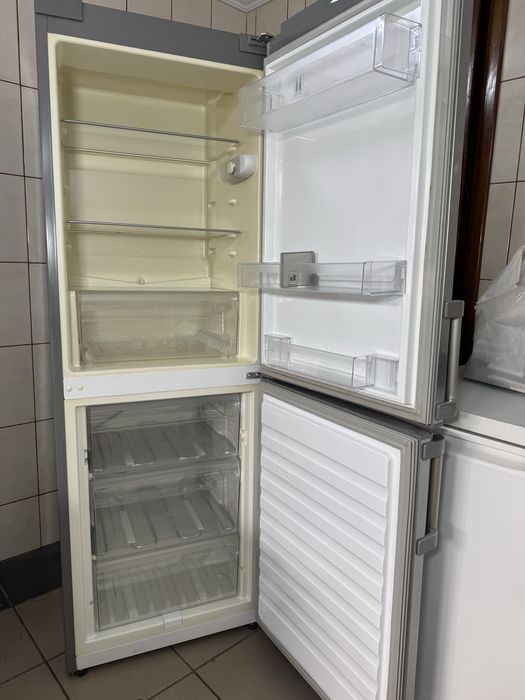 Холодильник з морозилкою Whirlpool Нержавійка
