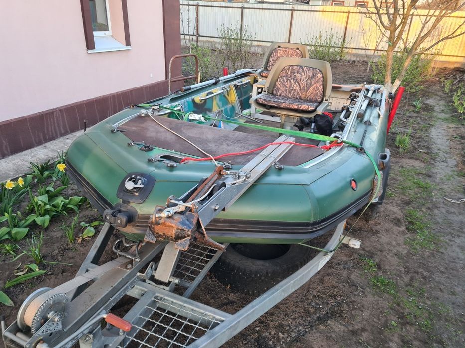 Автобот човен лодка комплект: лафет мотор