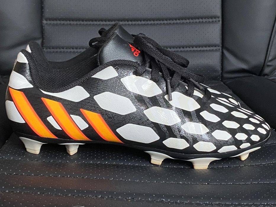 Adidas Predator 37 (23cm) buty piłkarskie korki