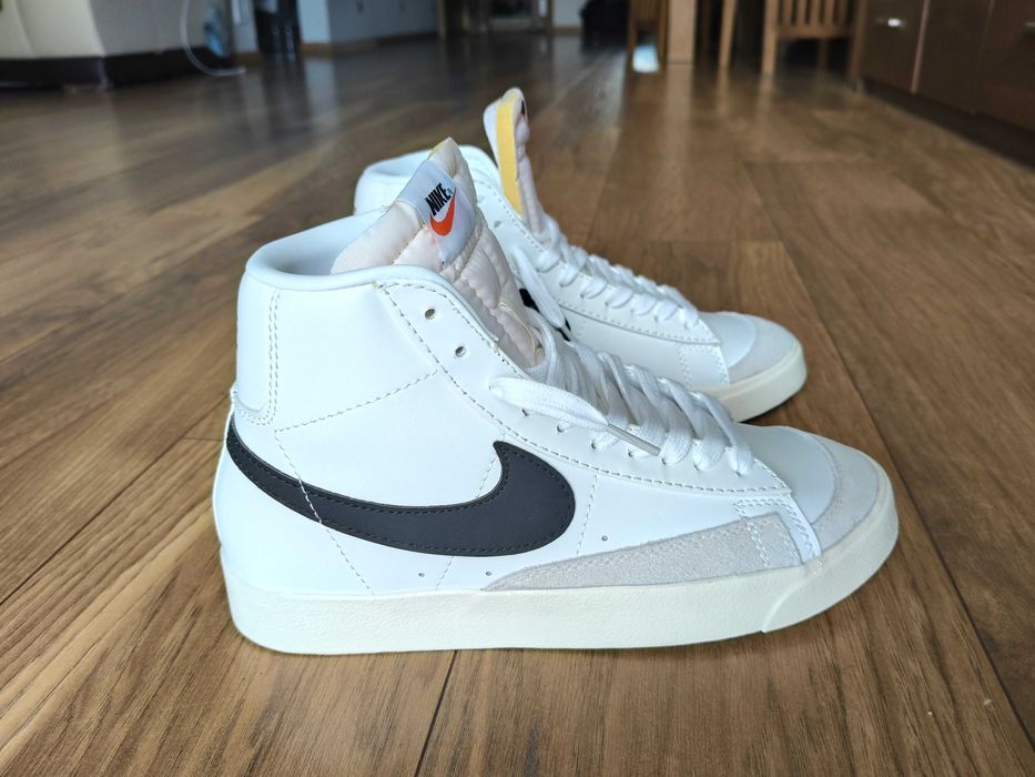 Nike blazer Mid w kolorze białym z czarnym logo
