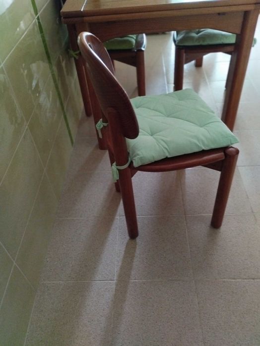 4 Cadeiras em Pinho Mel