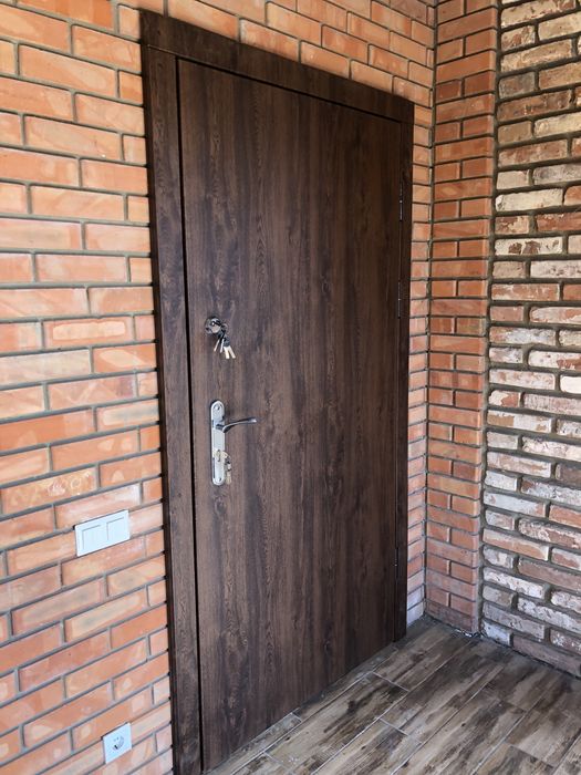 Металеві вхідні двері