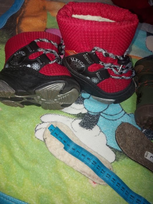 Дитячі зимові сапожки.