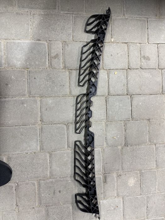 Passat B8 NMS направляющая бампера центральная